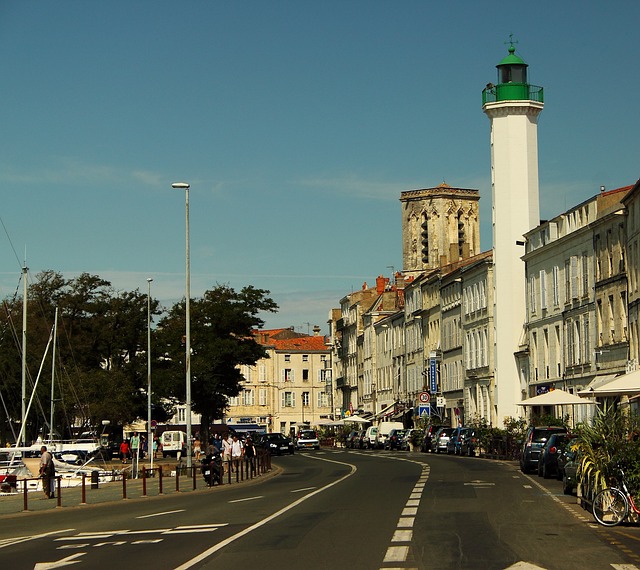 Découvrez les meilleures astuces pour un camping économique autour de La Rochelle